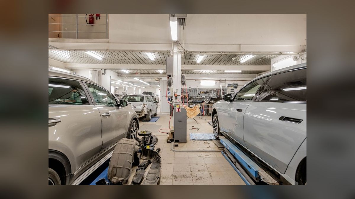 Should I open or buy a Caliber Collision franchise in 2027 — figure 6