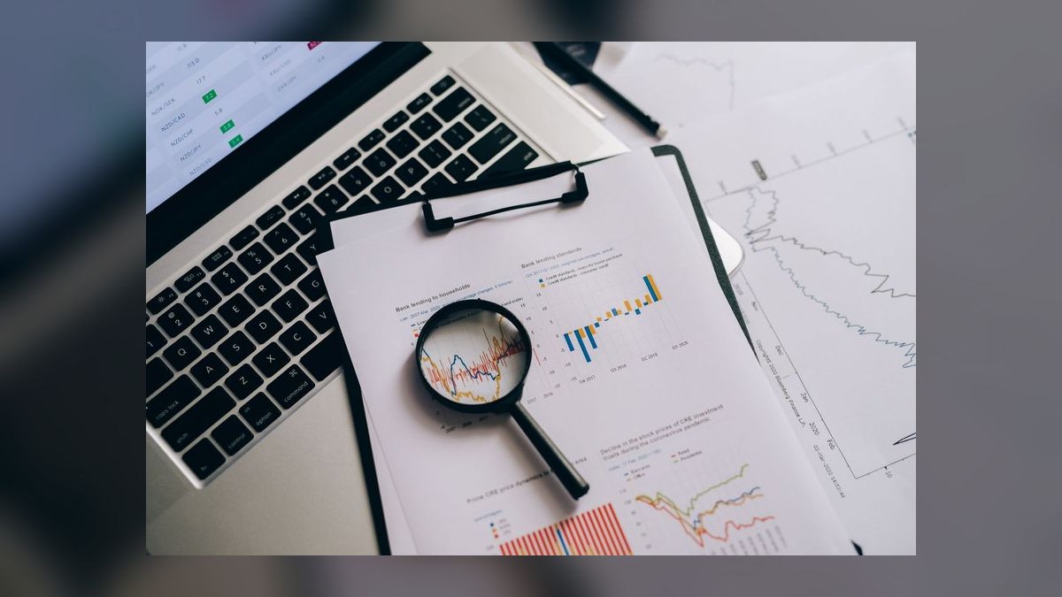What is the ideal reporting cadence for RevOps dashboards in 2027 — figure 10