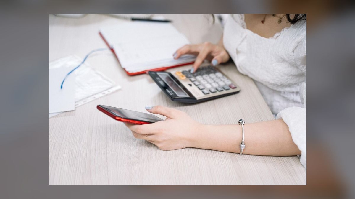 How do you calculate customer acquisition cost when running multi-channel campaigns in 2027 — figure 7