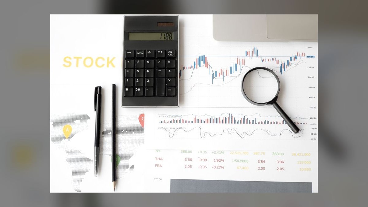 What is the most effective method for forecasting recurring revenue in 2027 — figure 7