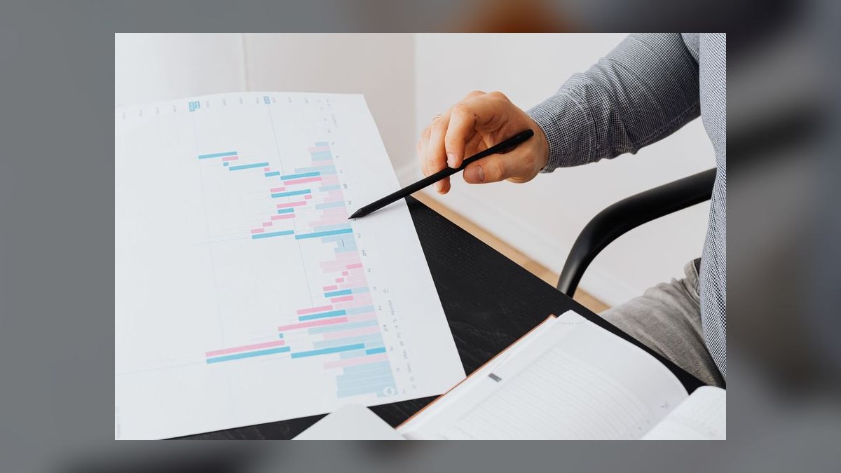 What is the most effective method for forecasting recurring revenue in 2027 — figure 8