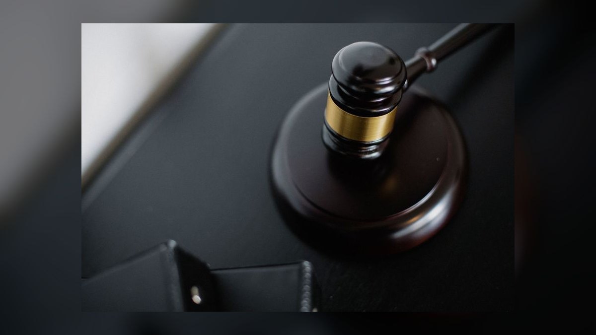 What does the litigation history section of an FDD reveal about a franchisor in 2027 — figure 10