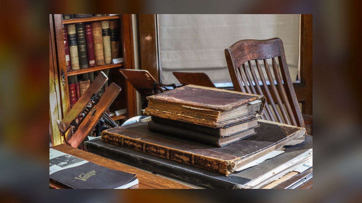 What does the litigation history section of an FDD reveal about a franchisor in 2027 — figure 7