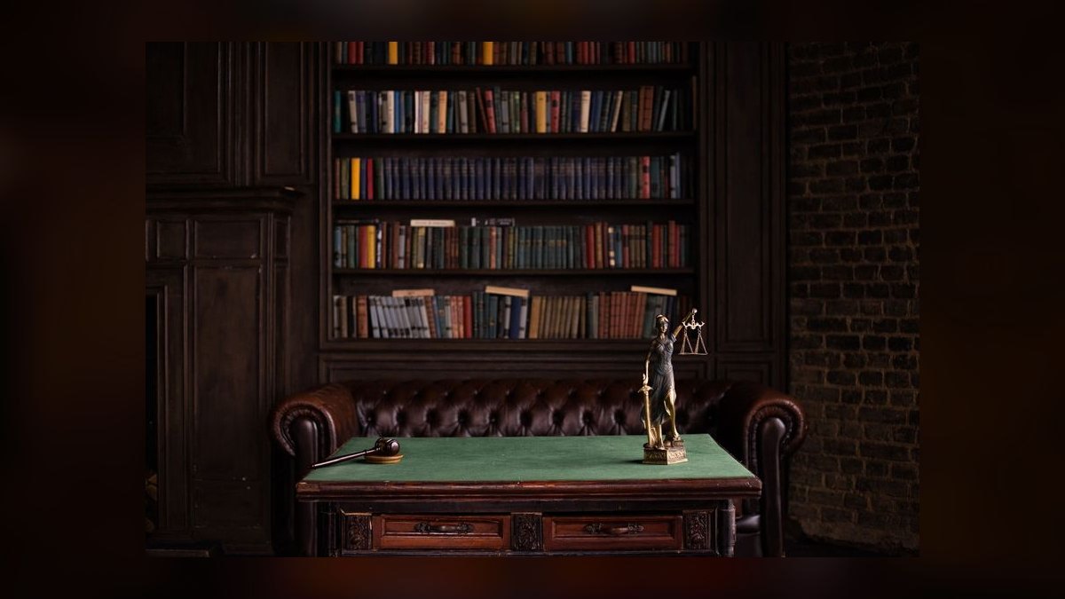 What does the litigation history section of an FDD reveal about a franchisor in 2027 — figure 9