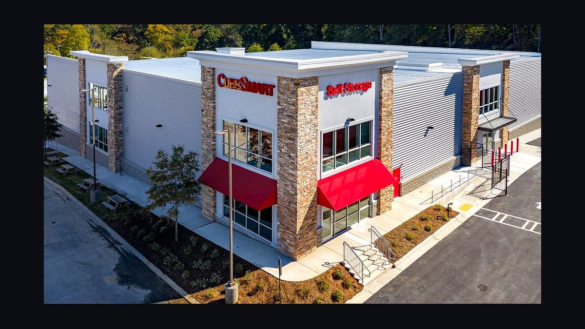Should I open or buy a CubeSmart franchise in 2027?