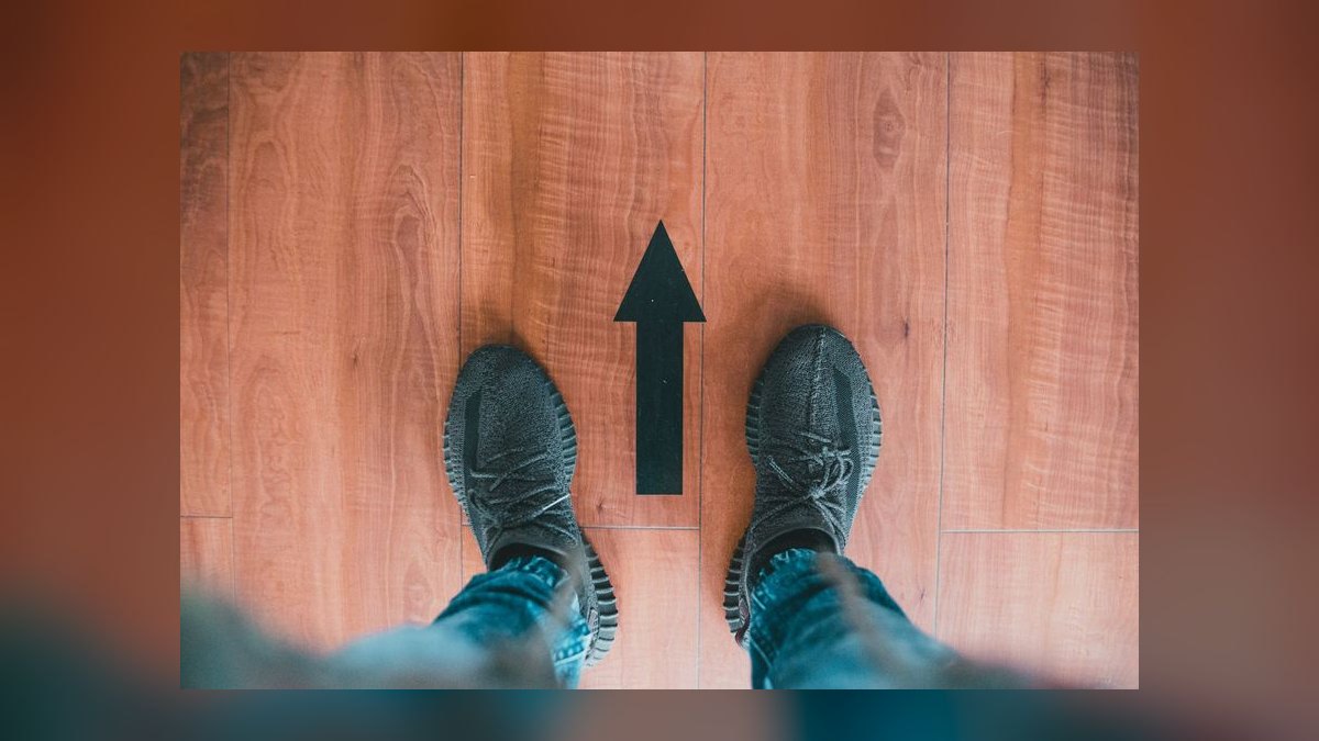 Should I open or buy a StockX-authenticated resale business vs. a Stadium Goods franchise in 2027 — figure 10