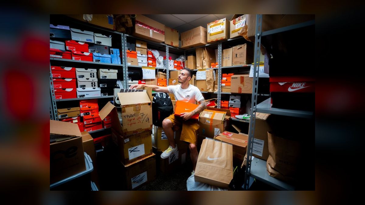Should I open or buy a StockX-authenticated resale business vs. a Stadium Goods franchise in 2027 — figure 6