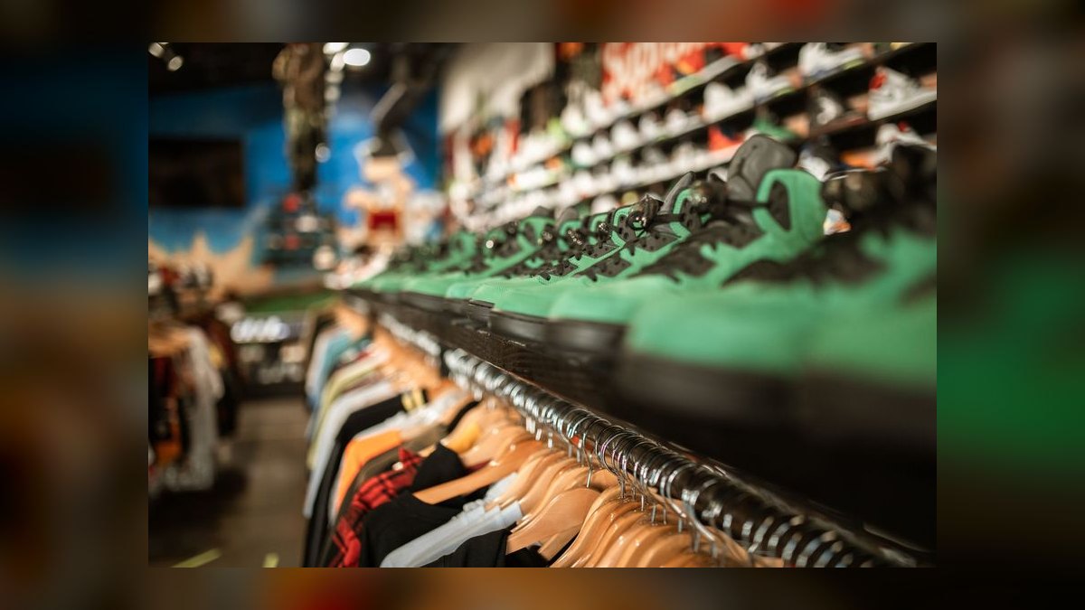 Should I open or buy a StockX-authenticated resale business vs. a Stadium Goods franchise in 2027 — figure 7