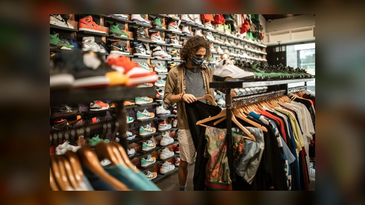 Should I open or buy a StockX-authenticated resale business vs. a Stadium Goods franchise in 2027 — figure 8