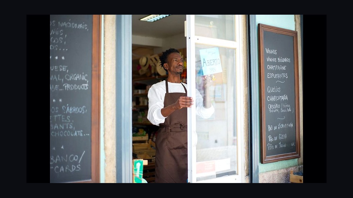Should I open a franchise vs. starting my own business in 2027?