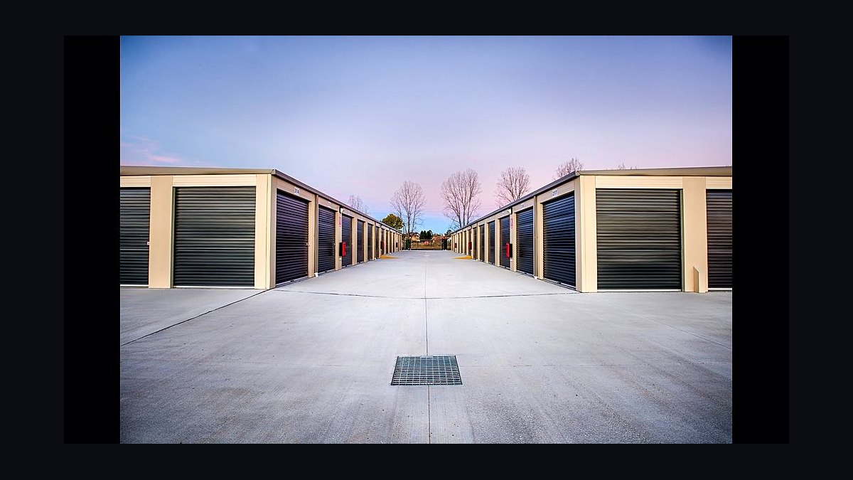 Should I open or buy a self-storage franchise compared to an independent facility in 2027?