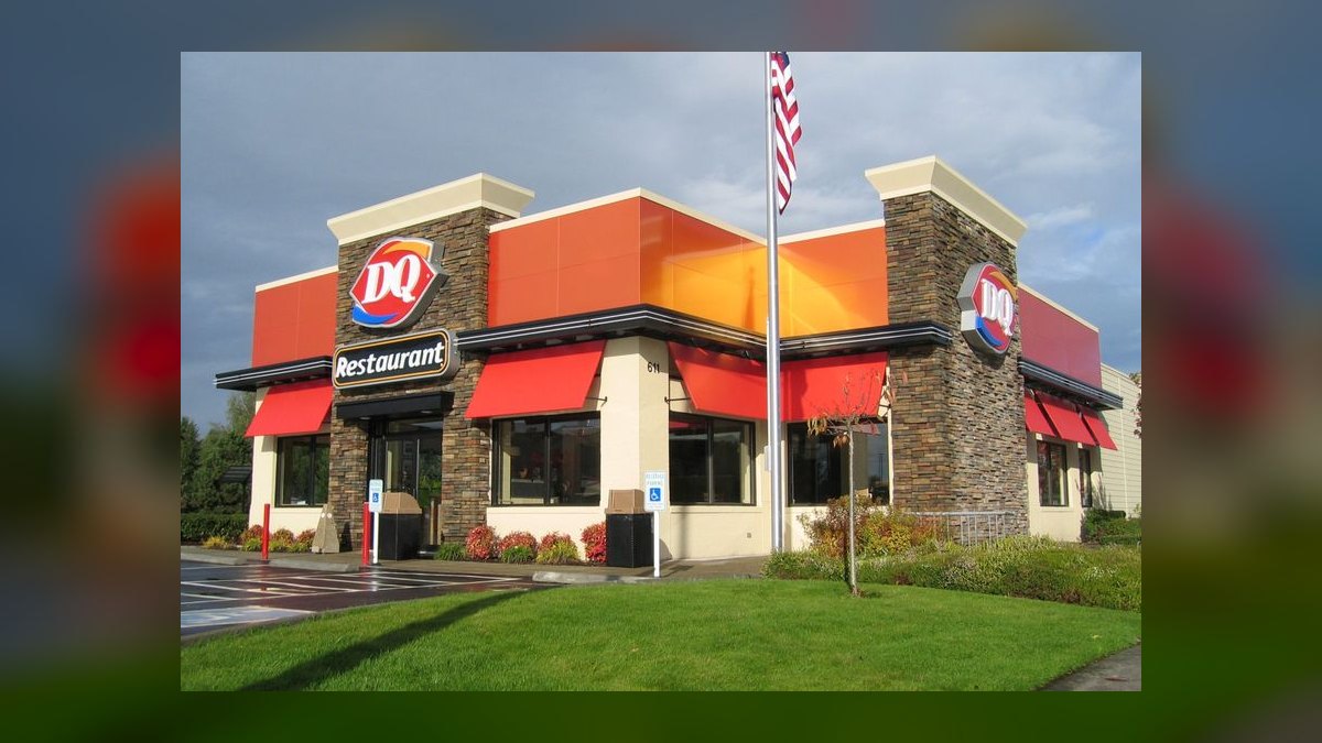 Should I open or buy a Dairy Queen franchise or open an independent sandwich shop in 2027?