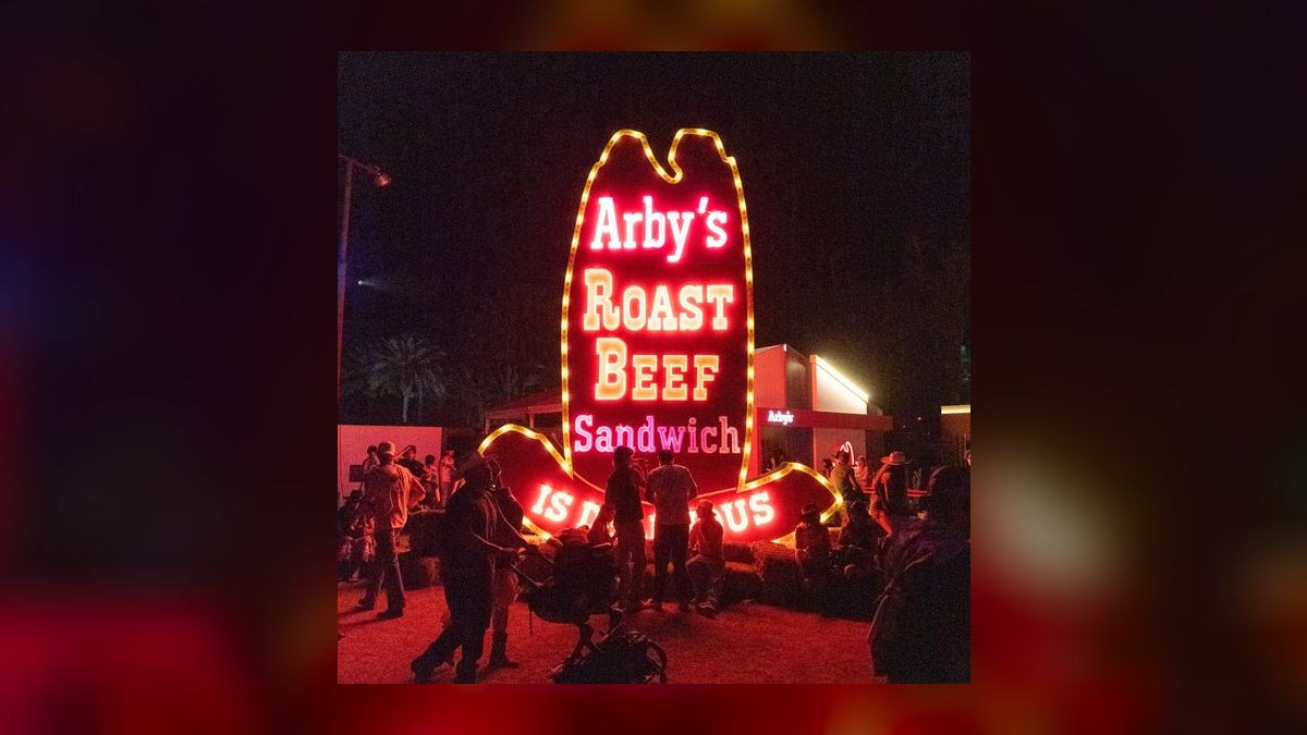 Should I open or buy an Arby's franchise or open an independent sandwich shop in 2027 — figure 1
