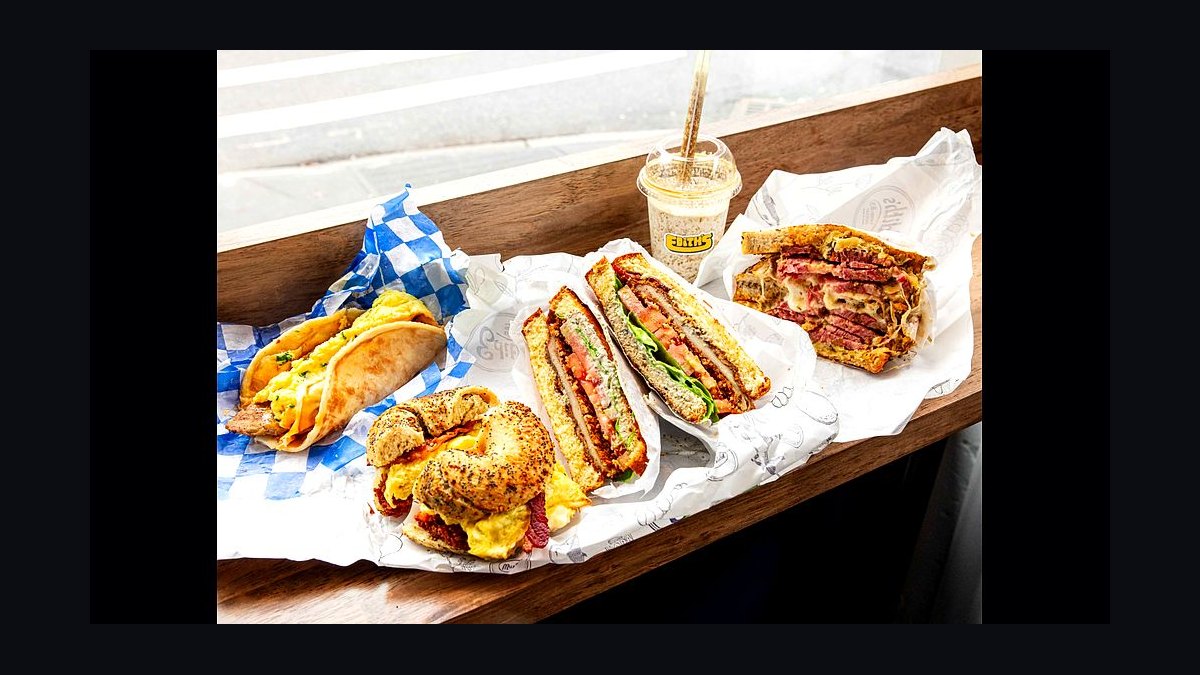 Should I open or buy a Carl's Jr. franchise or open an independent sandwich shop in 2027?
