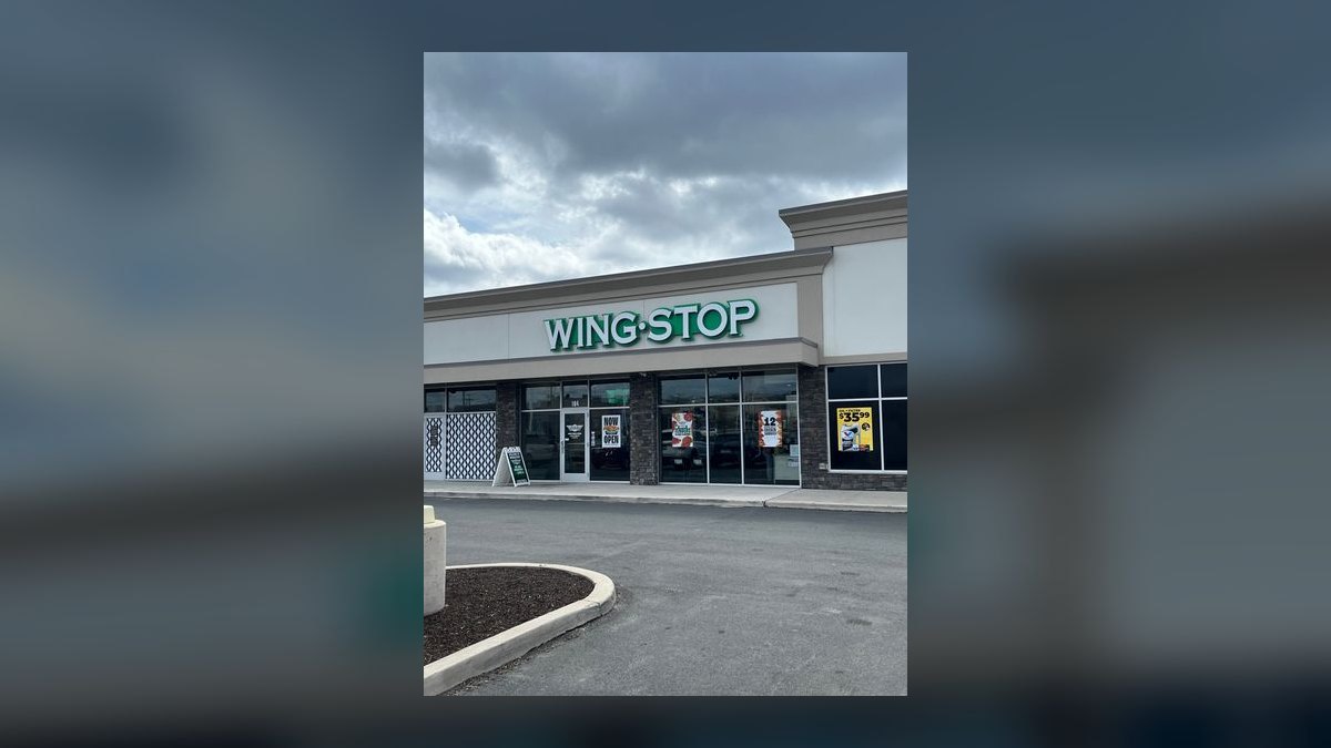 Should I open or buy a Wingstop franchise or open an independent sandwich shop in 2027 — figure 1
