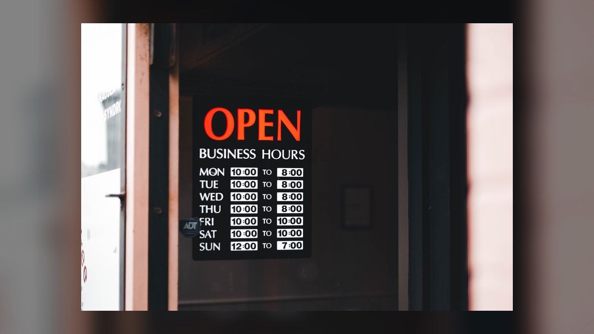 Should I open or buy a Hooters franchise or open an independent sandwich shop in 2027 — figure 4
