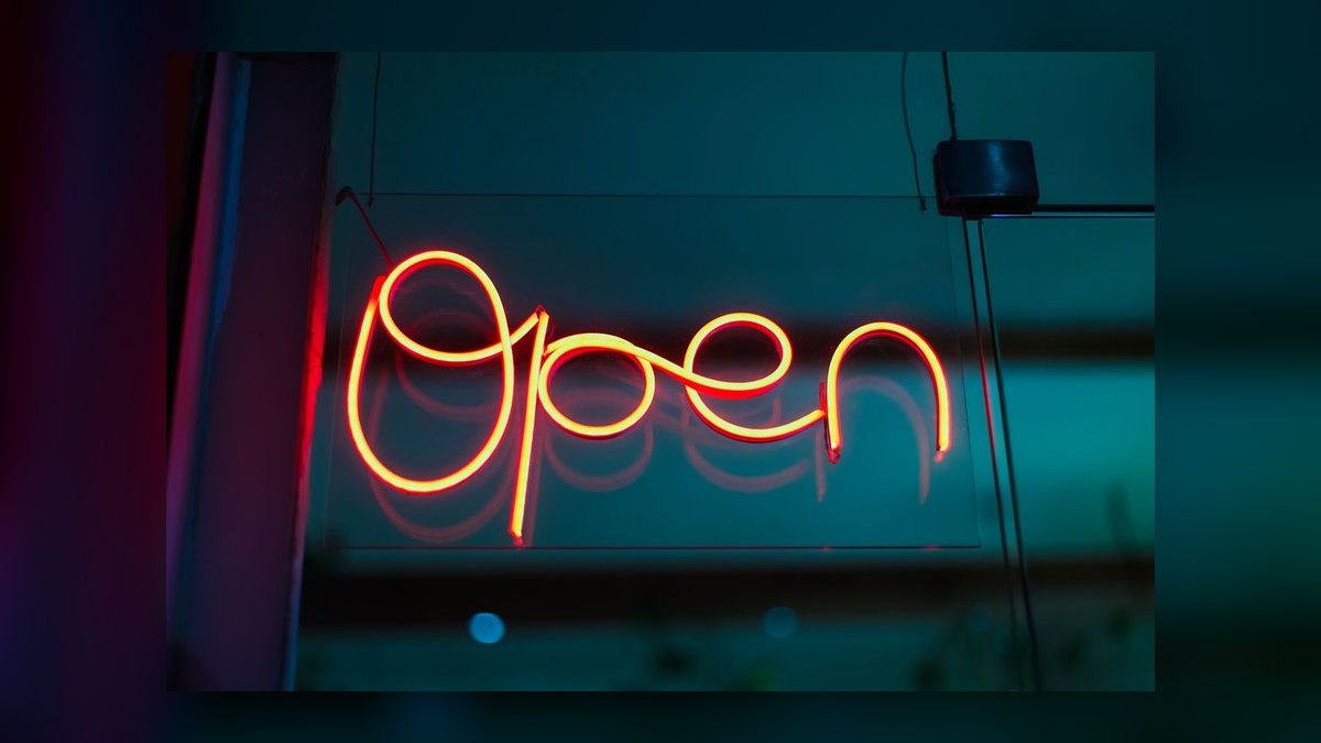 Should I open or buy a Hooters franchise or open an independent sandwich shop in 2027 — figure 5