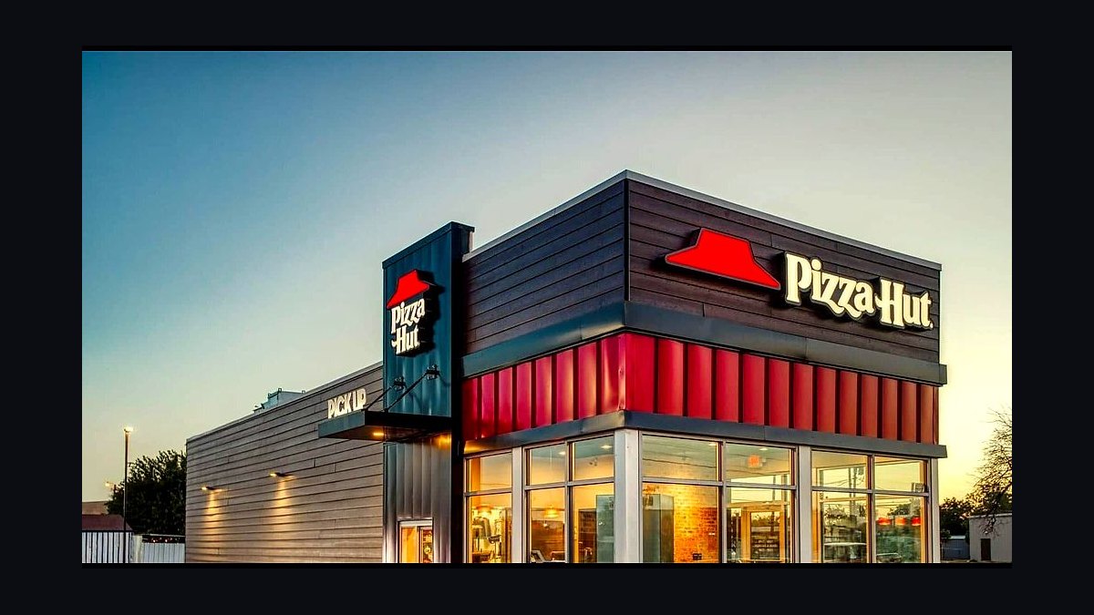 Should I open or buy a Pizza Hut franchise or open an independent sandwich shop in 2027?