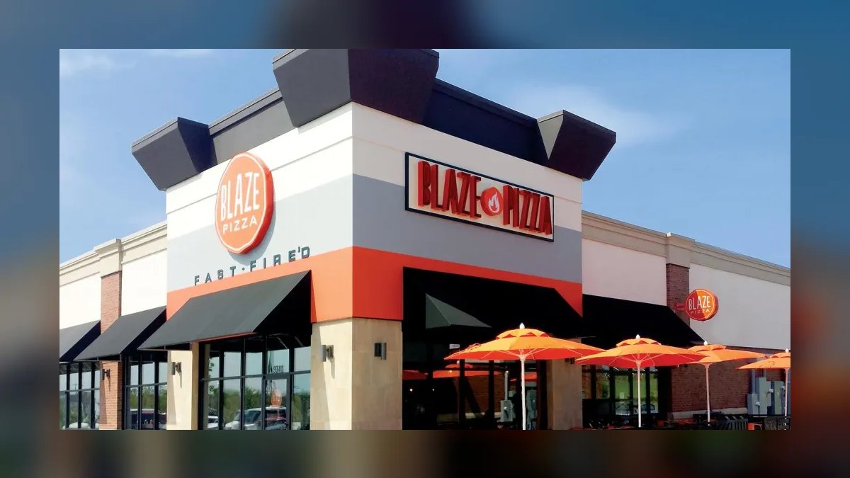 Should I open or buy a Blaze Pizza franchise or open an independent sandwich shop in 2027?