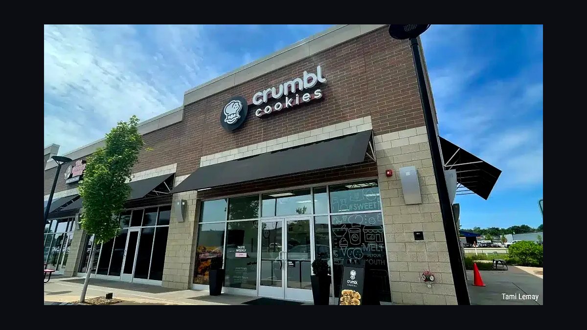 Should I open a Crumbl Cookies franchise in 2027?