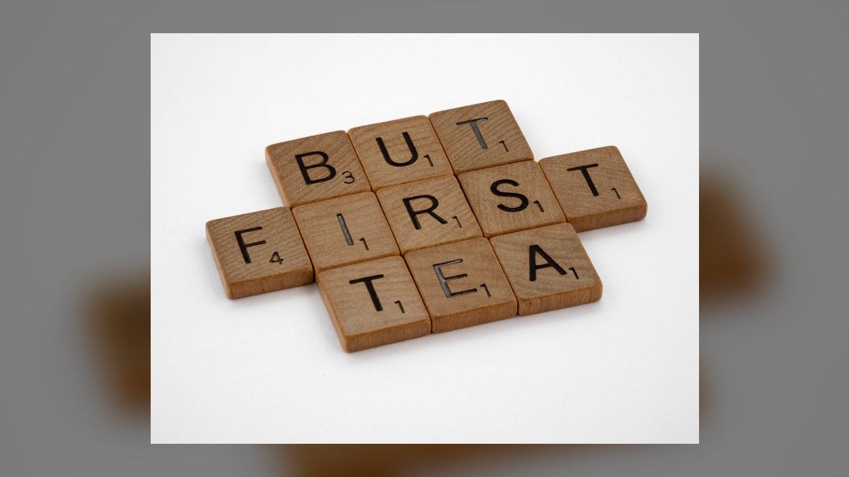 What is the first step in organizing a corporate retreat in 2027?
