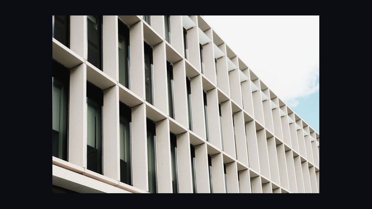 What is the first step in organizing a corporate retreat in 2027?