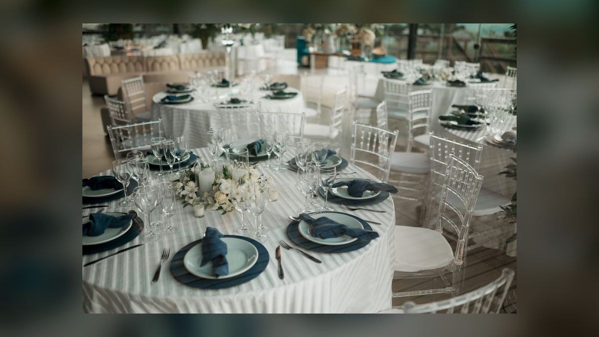 What is the average cost of a wedding venue in 2027 — figure 1