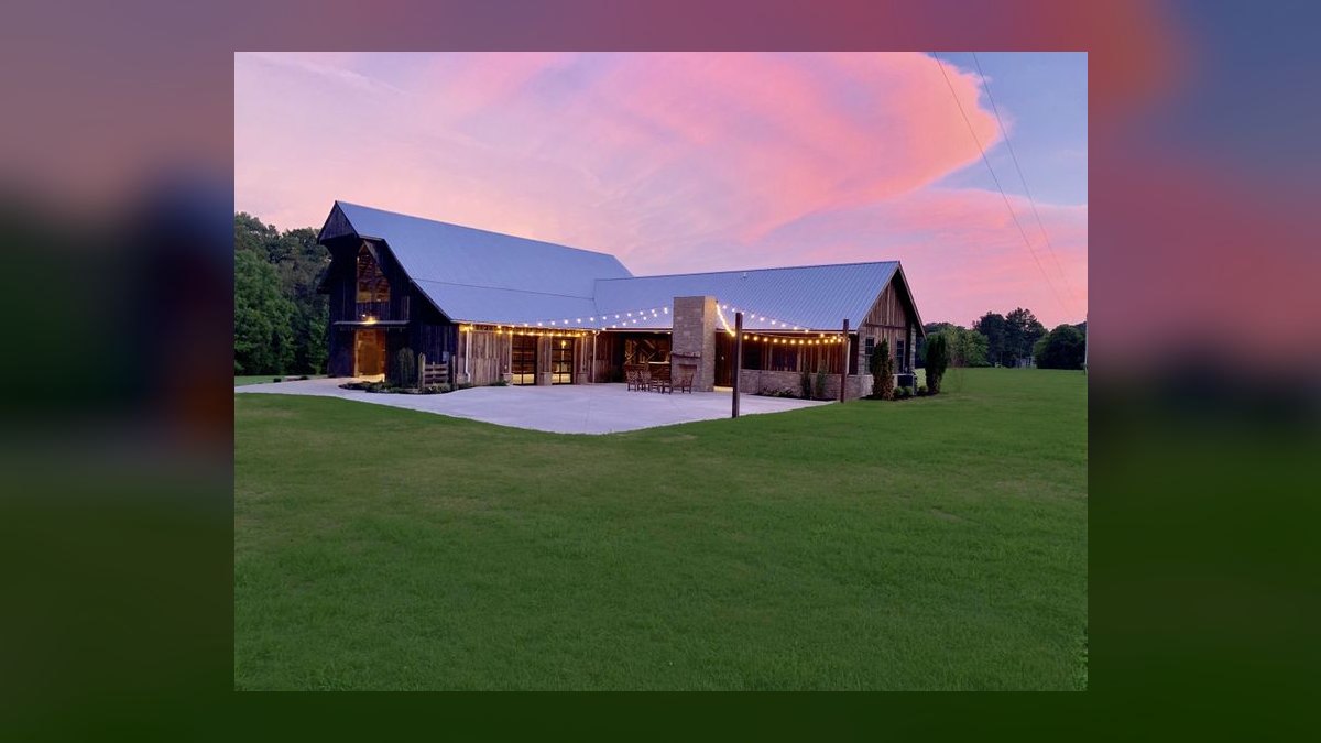 The 10 Best Affordable Wedding Venues Under $10,000 in 2027 — figure 1
