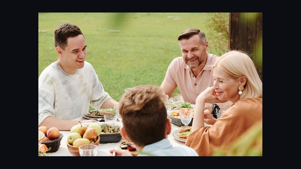 How far in advance should you send out invitations for a family reunion in 2027 — figure 1