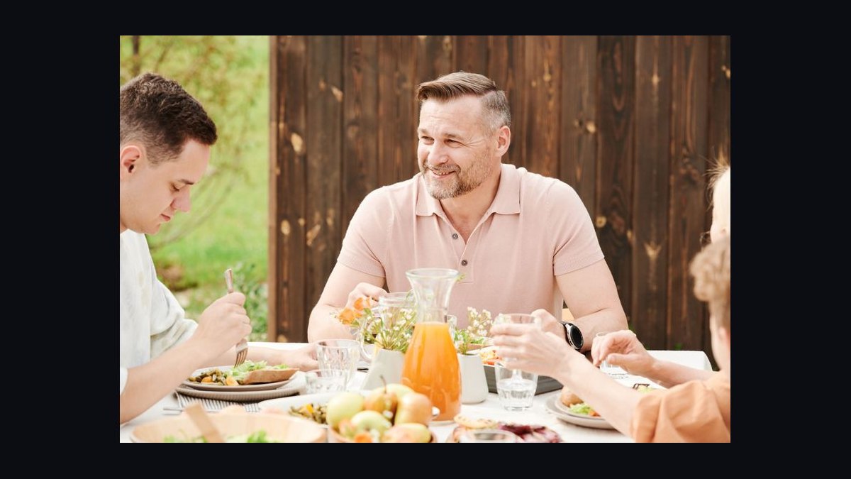 How far in advance should you send out invitations for a family reunion in 2027 — figure 10