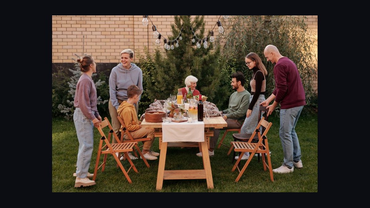 How far in advance should you send out invitations for a family reunion in 2027 — figure 6