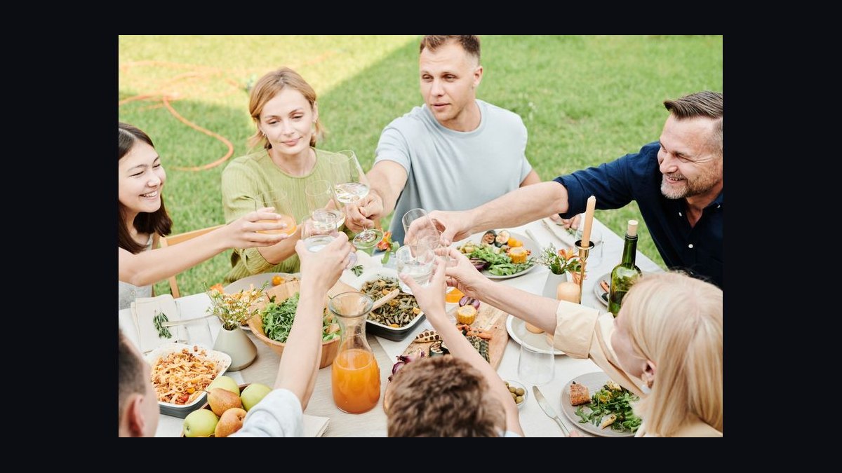 How far in advance should you send out invitations for a family reunion in 2027 — figure 9