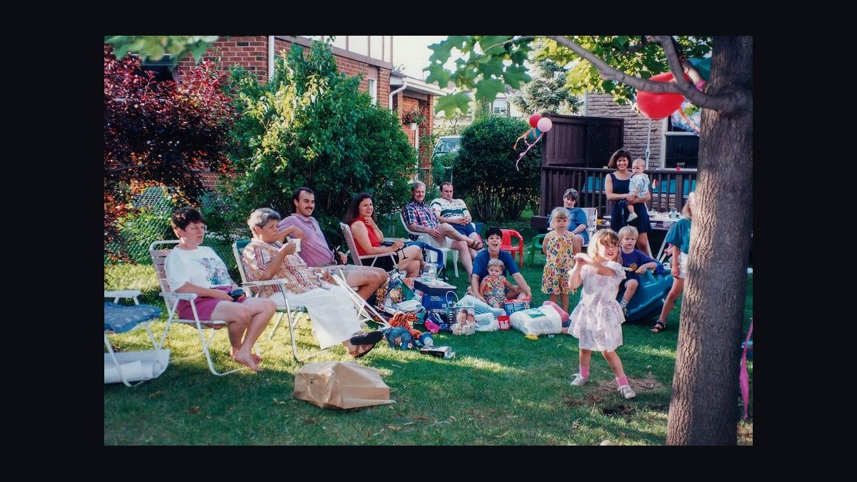 How far in advance should you send out invitations for a family reunion in 2027?