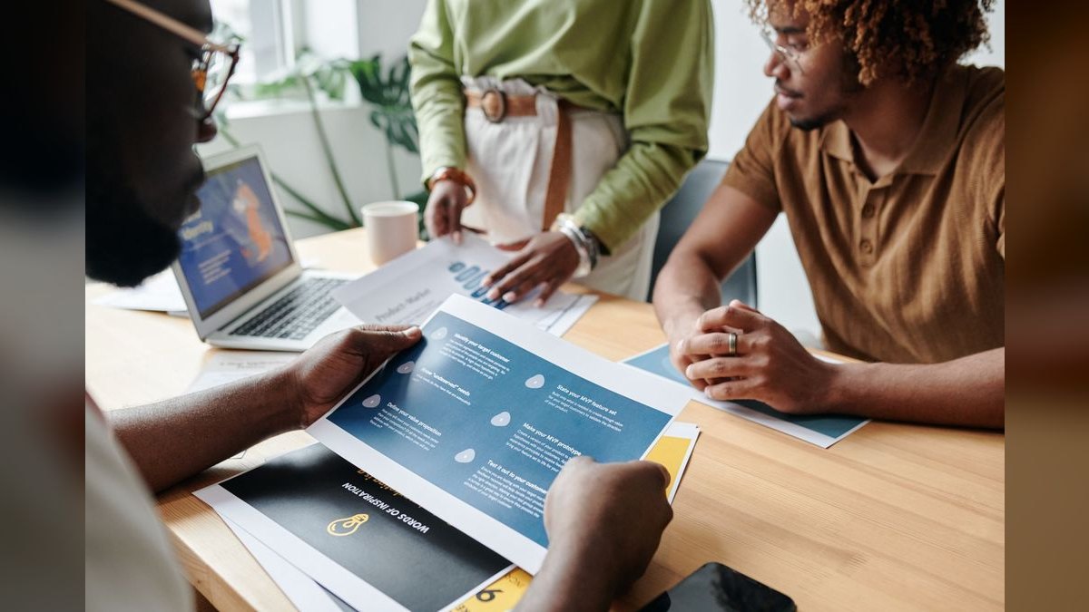 Sales Enablement — LinkedIn Banner — figure 1