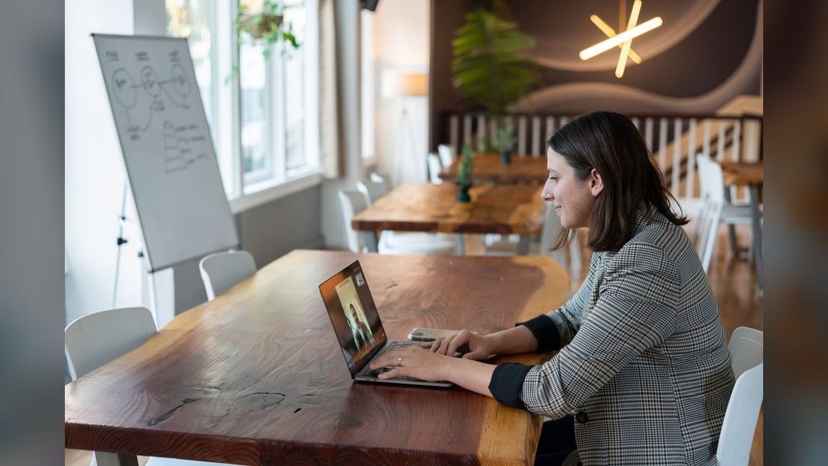Sales Enablement — LinkedIn Banner — figure 2