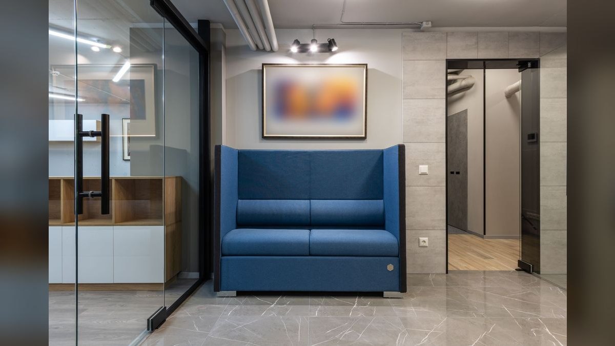 "Quota is a floor." — LinkedIn Banner — figure 1