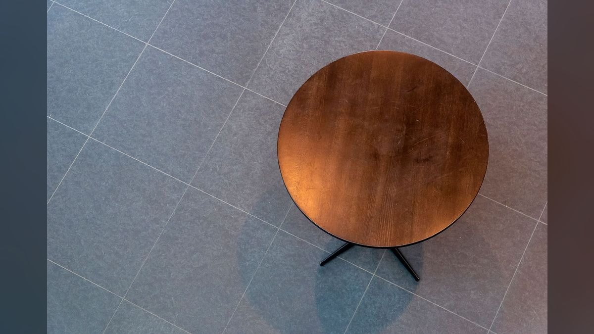 "Quota is a floor." — LinkedIn Banner — figure 4