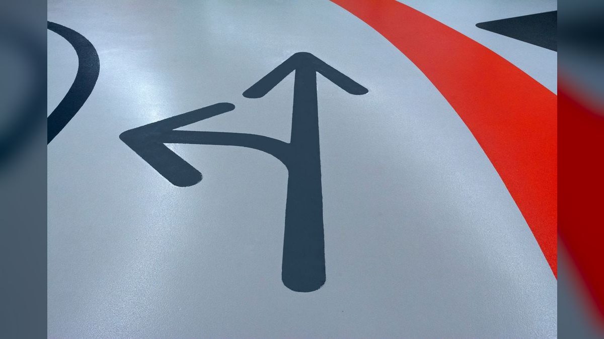 "Quota is a floor." — LinkedIn Banner — figure 5