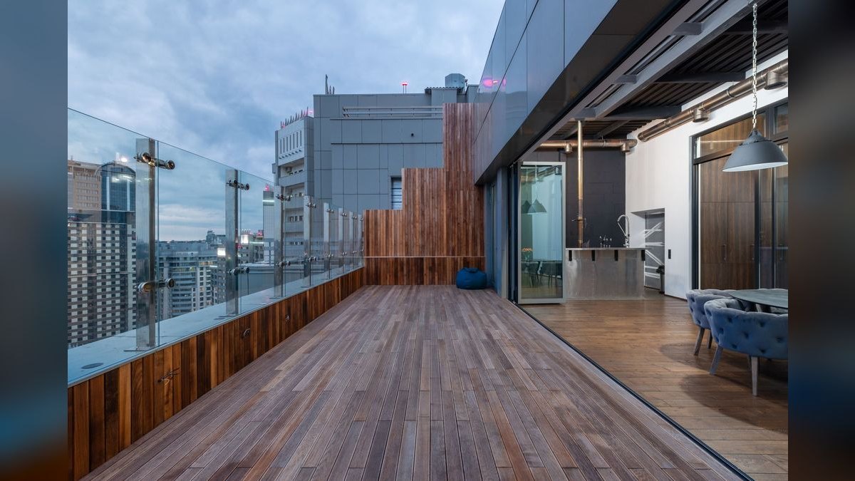 "Quota is a floor." — LinkedIn Banner