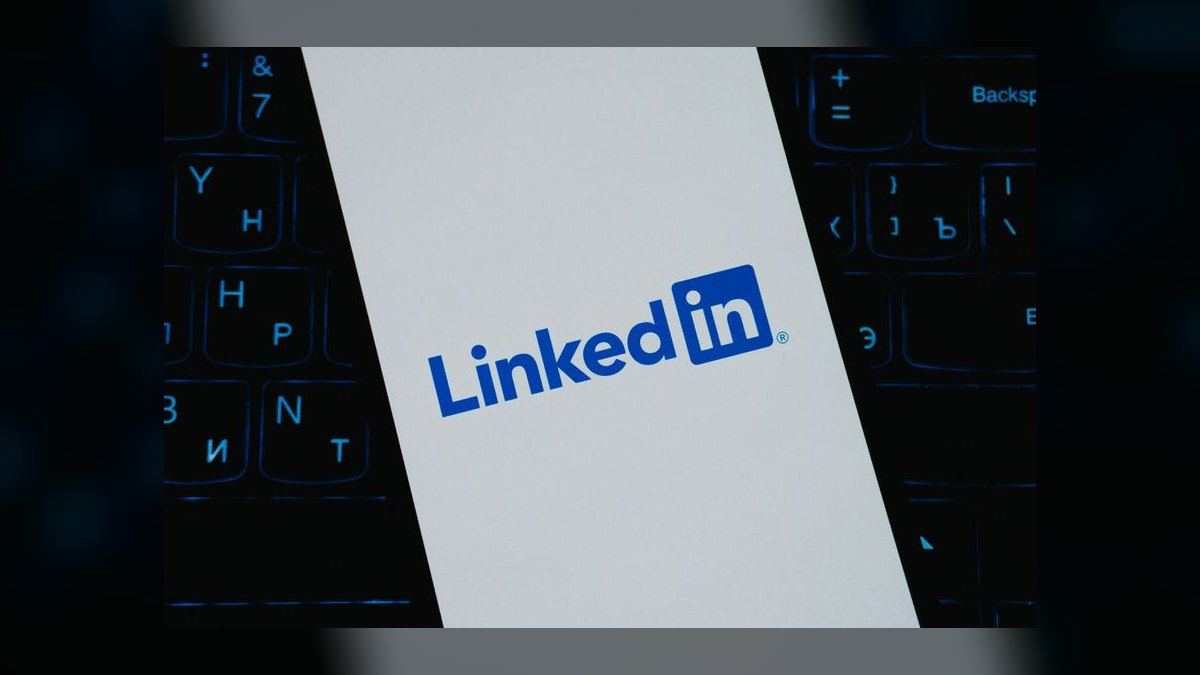"Win the quarter." — LinkedIn Banner — figure 10