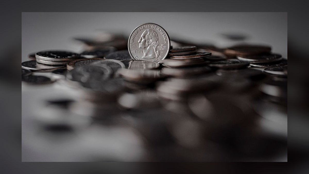 "Win the quarter." — LinkedIn Banner — figure 6