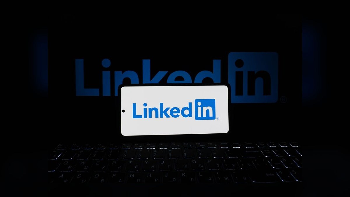 "Win the quarter." — LinkedIn Banner — figure 8