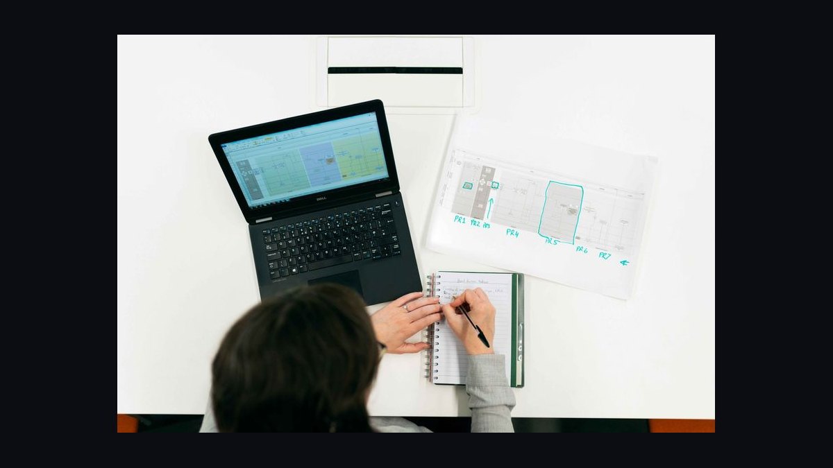 Solutions Architect — LinkedIn Banner — figure 8