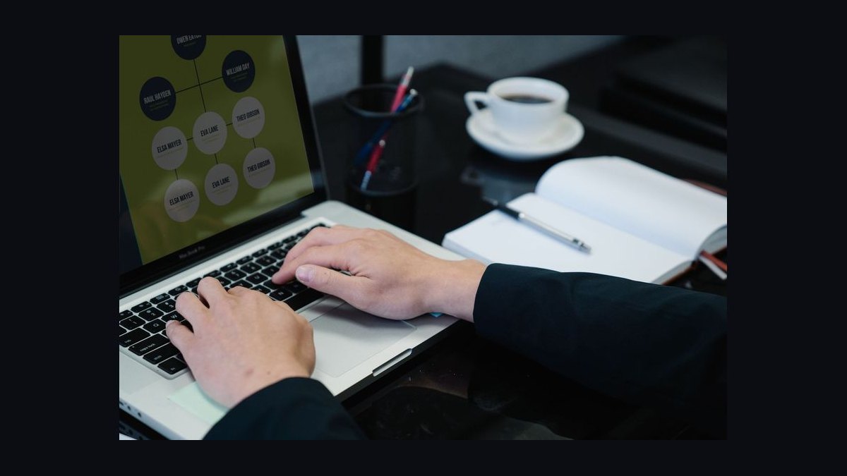 Solutions Architect — LinkedIn Banner — figure 9