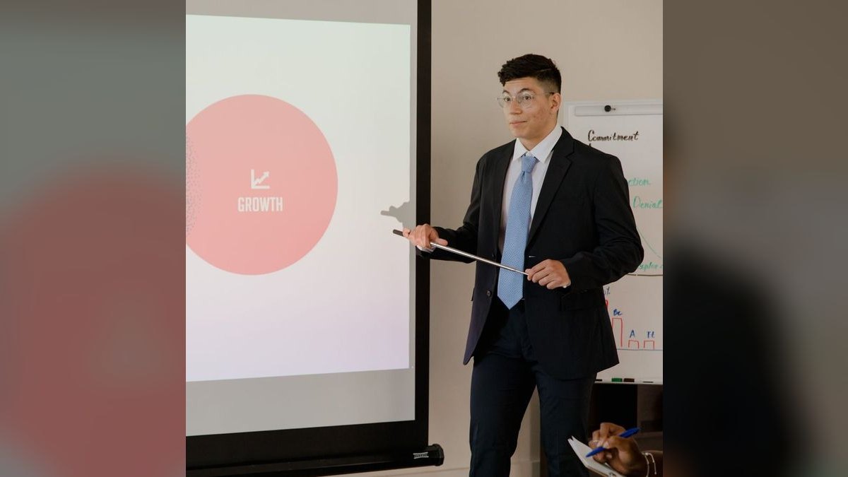 Sales Trainer — LinkedIn Banner — figure 4