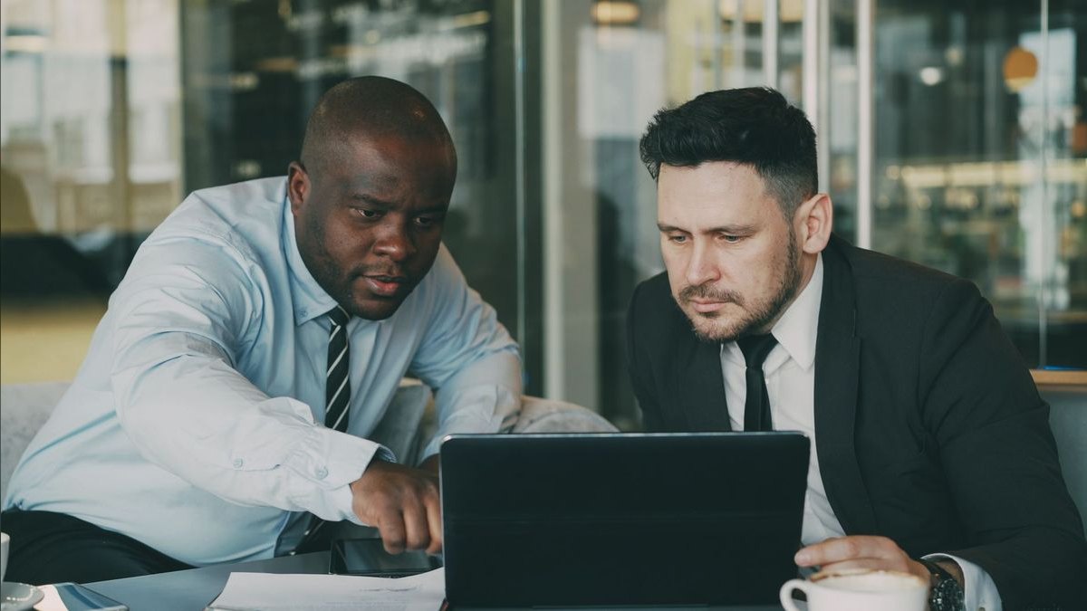 Sales Analyst — LinkedIn Banner — figure 2