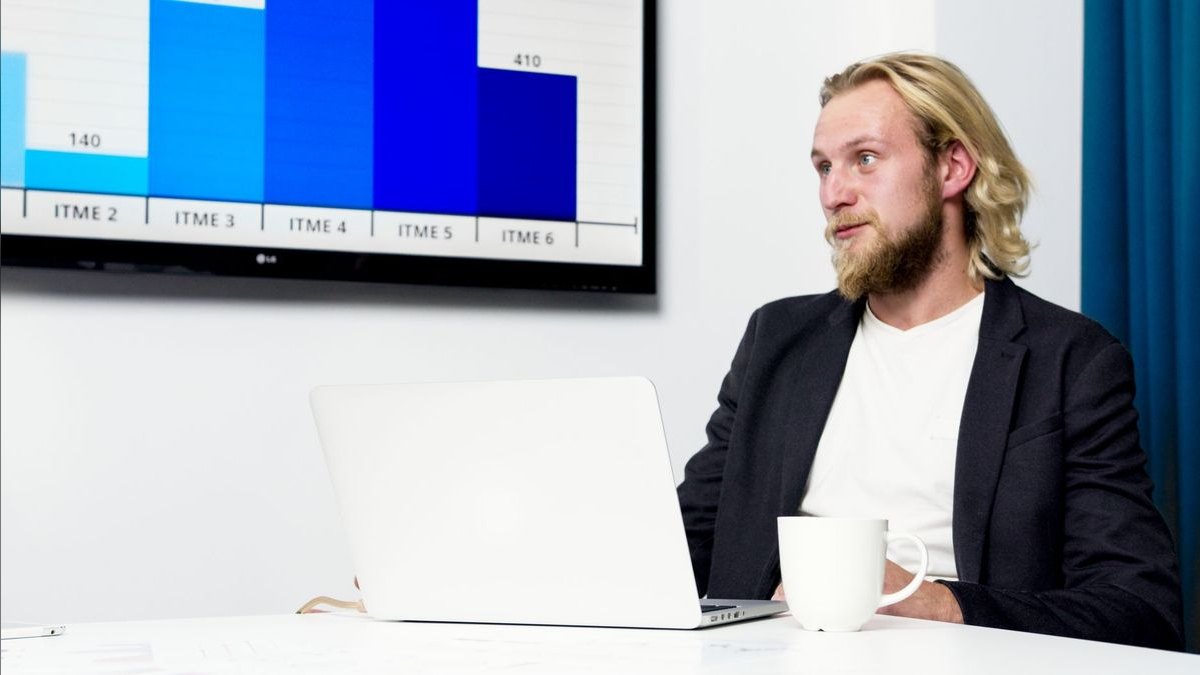 Sales Analyst — LinkedIn Banner — figure 6
