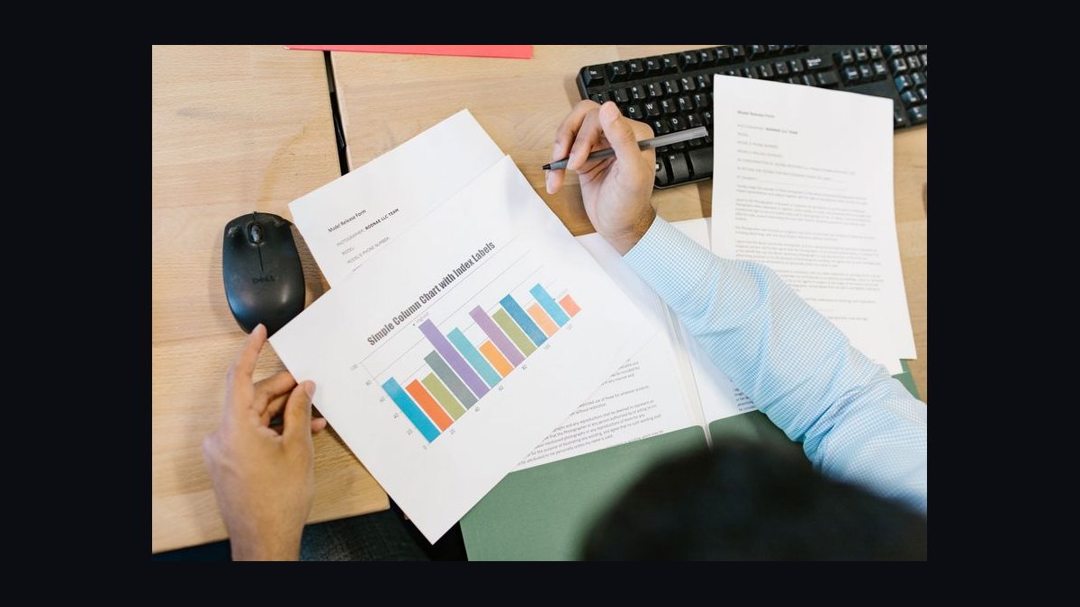Sales Analyst — LinkedIn Banner