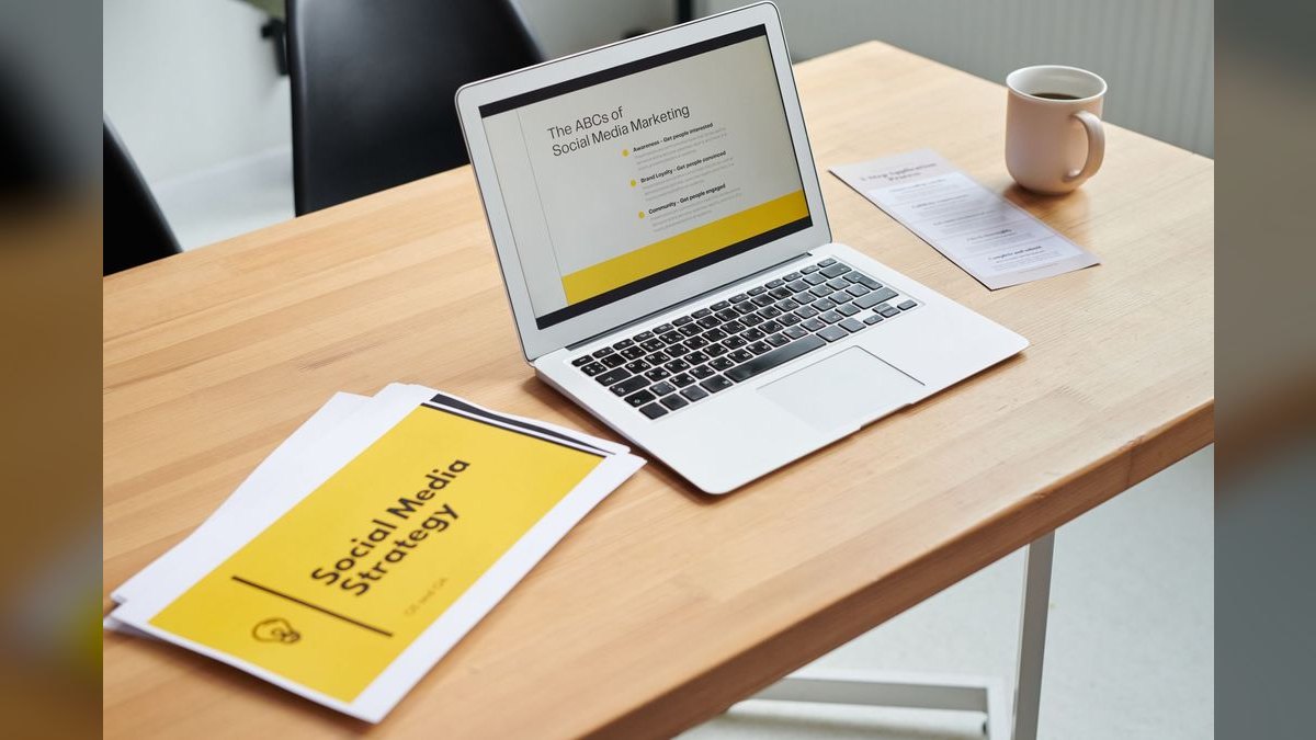 GTM Strategist — LinkedIn Banner — figure 3