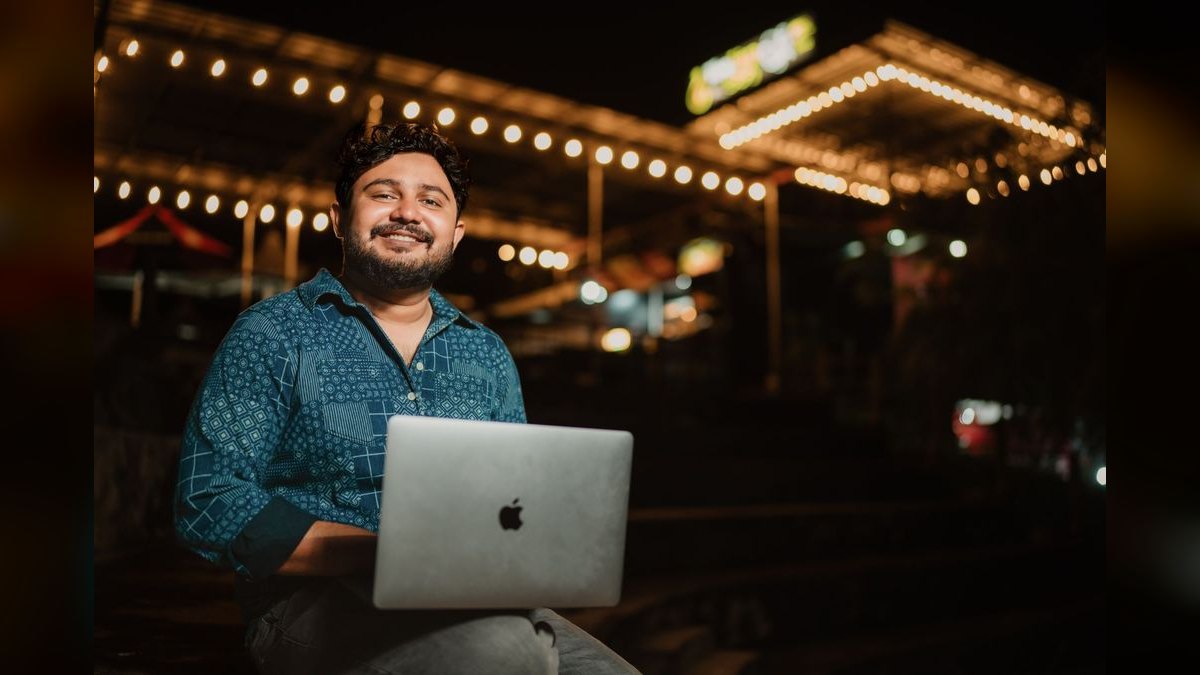 Founder & CEO — LinkedIn Banner — figure 2